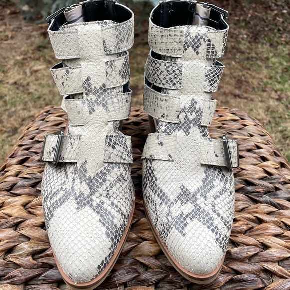 Snake Print Embossed Leather Pointed Toe Gladiator Block Heel Bootie Women Sz 7 - Picture 2 of 9
